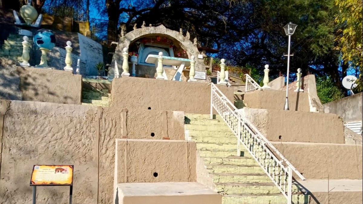 Gruta Paraje La Virgen